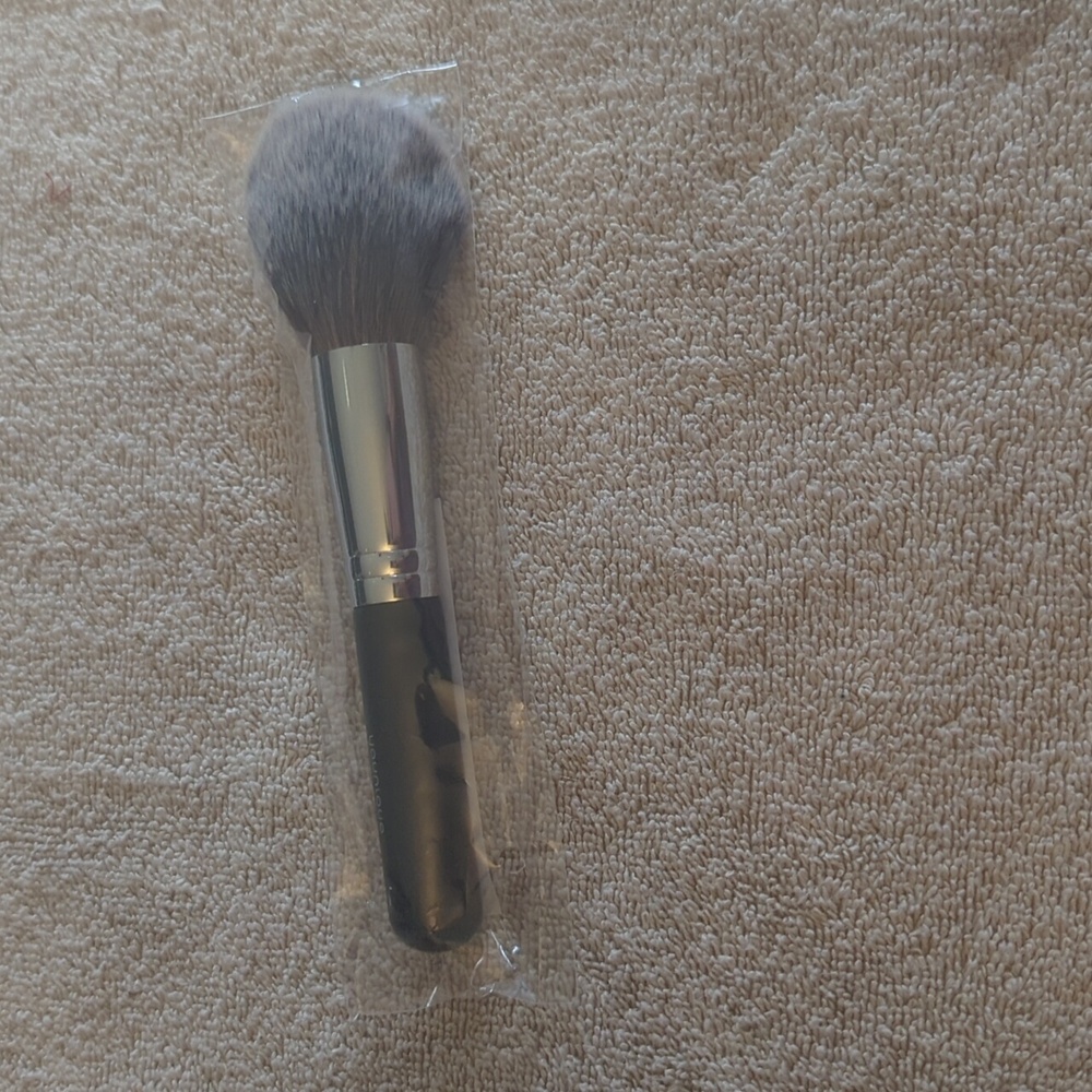 Younique setting powder brush